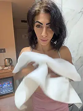Snapshot of Yasmiinee chatting on June 26, 9:52 pm Yasmiinee online show from June 26, 9:52 pm