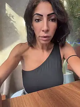 Snapshot of Yasmiinee chatting on July 2, 3:18 pm Yasmiinee online show from July 2, 3:18 pm