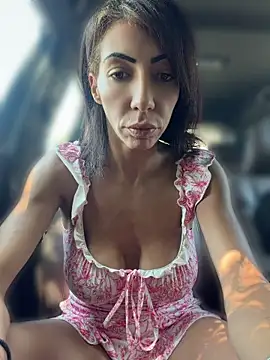 Snapshot of Yasmiinee chatting on July 9, 1:15 pm Yasmiinee online show from July 9, 1:15 pm