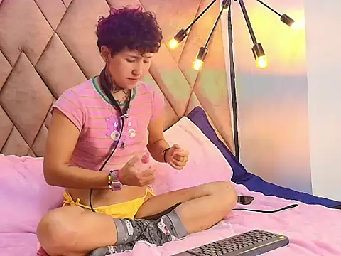 Zoe-xox online show from April 28, 10:37 pm