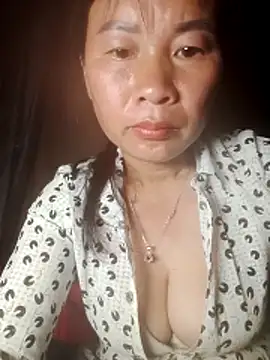 Snapshot of Lella_01 chatting on June 18, 1:28 am Lella 01 online show from June 18, 1:28 am