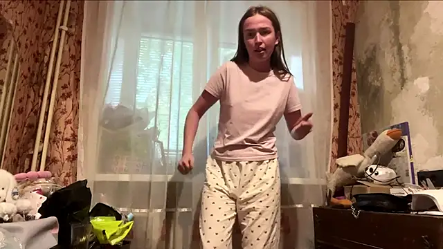 Chloooee online show from May 23, 4:22 pm