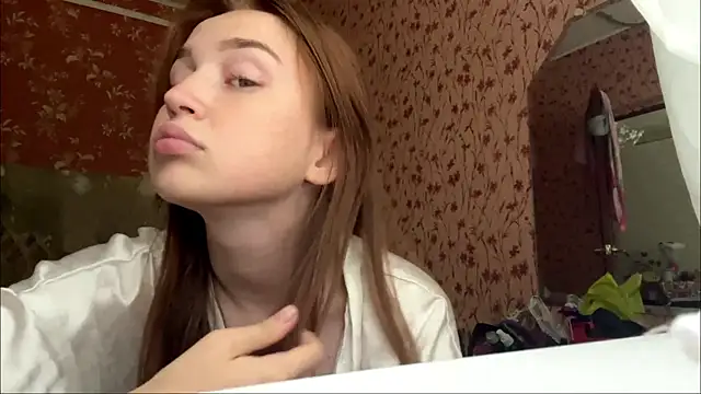Chloooee online show from July 12, 8:49 am