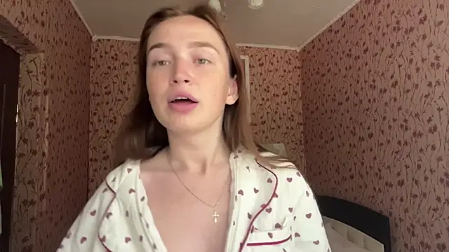 Chloooee online show from August 2, 8:02 am