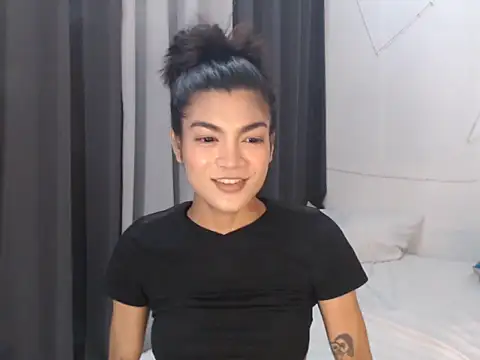 AveryBlesss online show from June 10, 11:42 am
