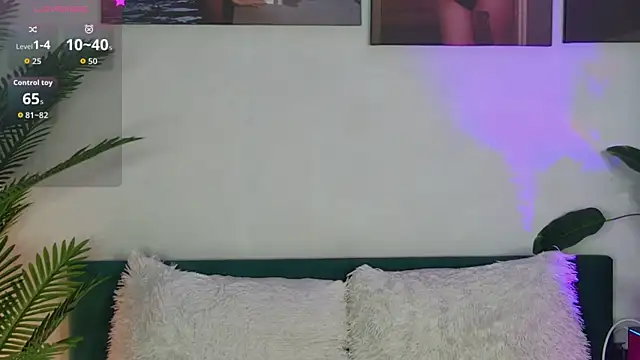 Snapshot of AddisonHux chatting on June 9, 8:42 pm AddisonHux online show from June 9, 8:42 pm