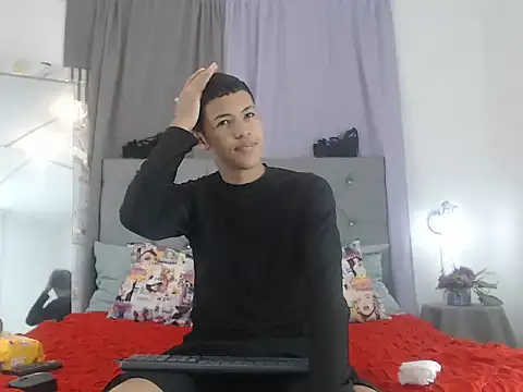 PhillipCox online show from June 20, 12:19 pm