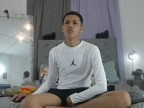 PhillipCox online show from June 22, 12:24 pm