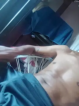 chicolargo17 online show from April 26, 1:09 pm