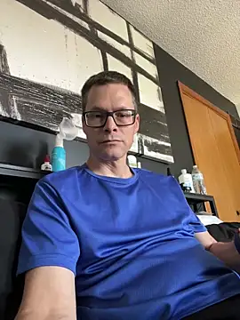dadbod847364 online show from May 24, 8:25 pm