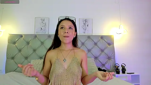 NaomyWilde online show from April 27, 2:04 pm