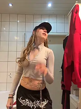 Lina-420 online show from May 4, 8:49 pm