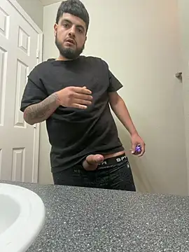 Zaddymatty2002 online show from May 13, 6:11 am