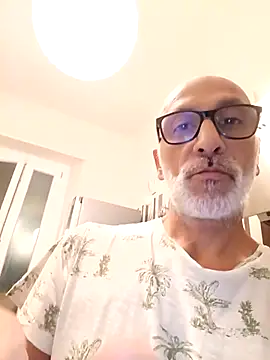 circusmale online show from April 30, 8:57 pm