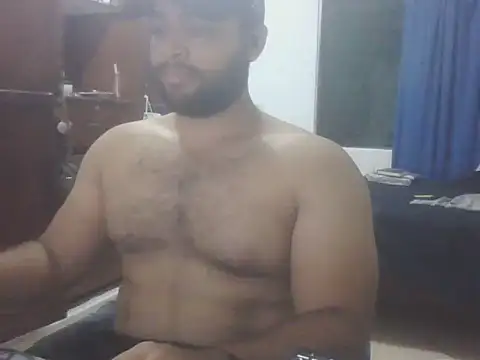 Snapshot of Bearmachin chatting on May 4, 2:51 am Bearmachin online show from May 4, 2:51 am