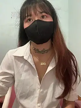 Lilyy18 online show from May 2, 2:38 am