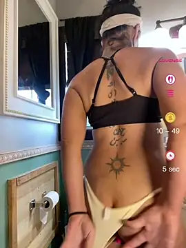 Snapshot of Vanessa_Valentine chatting on July 23, 2:04 pm Vanessa Valentine online show from July 23, 2:04 pm
