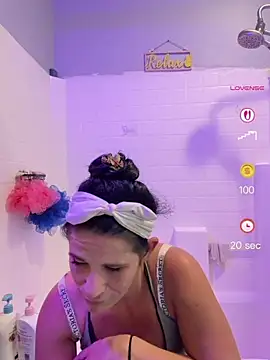 Snapshot of Vanessa_Valentine chatting on July 30, 2:43 am Vanessa Valentine online show from July 30, 2:43 am