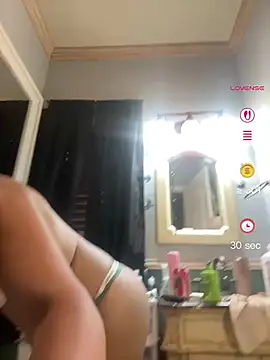 Snapshot of Vanessa_Valentine chatting on July 31, 7:35 pm Vanessa Valentine online show from July 31, 7:35 pm