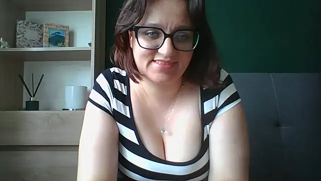 Snapshot of sensual_paris chatting on July 14, 10:21 am sensual paris online show from July 14, 10:21 am