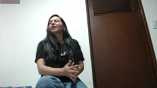 Snapshot of HelenNovoa chatting on July 2, 6:47 pm HelenNovoa online show from July 2, 6:47 pm