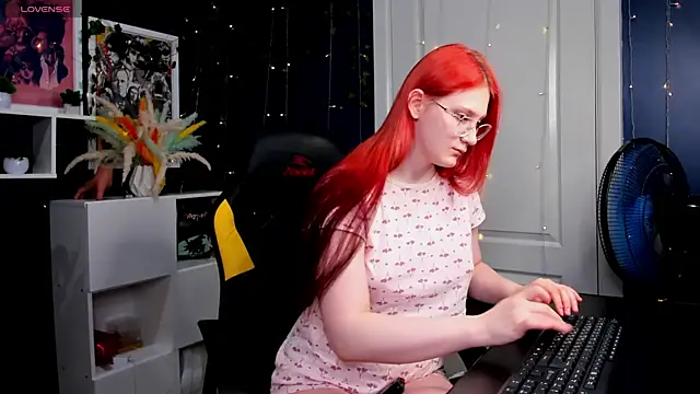 Snapshot of Queen_Milena chatting on June 25, 11:48 am Queen Milena online show from June 25, 11:48 am
