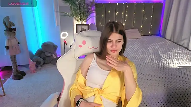 Snapshot of Dayana_Mood chatting on June 2, 6:37 am Dayana Mood online show from June 2, 6:37 am