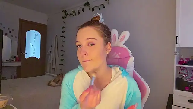 TrixyPaw online show from April 29, 7:12 am