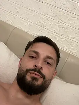 Damiannn33 online show from April 29, 8:04 pm