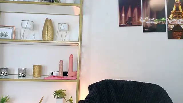 Snapshot of Dalila_5 chatting on August 5, 11:17 pm Dalila 5 online show from August 5, 11:17 pm