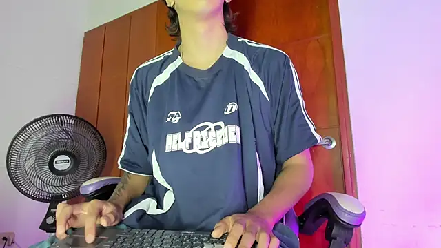 Snapshot of suguru_getto chatting on June 28, 3:12 am suguru getto online show from June 28, 3:12 am