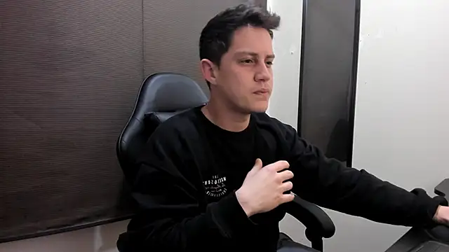 Snapshot of KendricTorres chatting on July 1, 11:34 am KendricTorres online show from July 1, 11:34 am