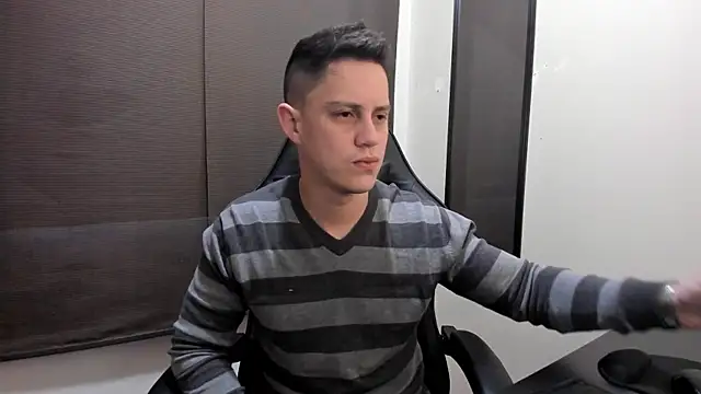 Snapshot of KendricTorres chatting on July 4, 12:55 pm KendricTorres online show from July 4, 12:55 pm