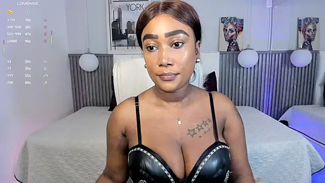 Snapshot of alessia_anderson chatting on April 21, 5:50 pm alessia anderson online show from April 21, 5:50 pm