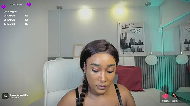 Snapshot of alessia_anderson chatting on May 22, 10:04 pm alessia anderson online show from May 22, 10:04 pm