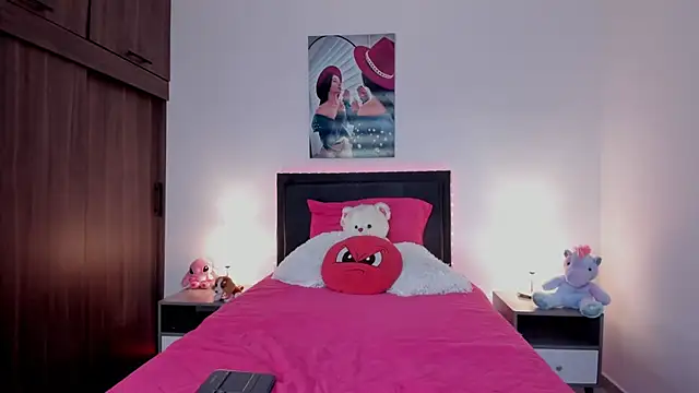 alana greey  online show from April 28, 3:28 pm