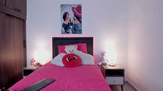 alana greey  online show from April 29, 4:11 pm