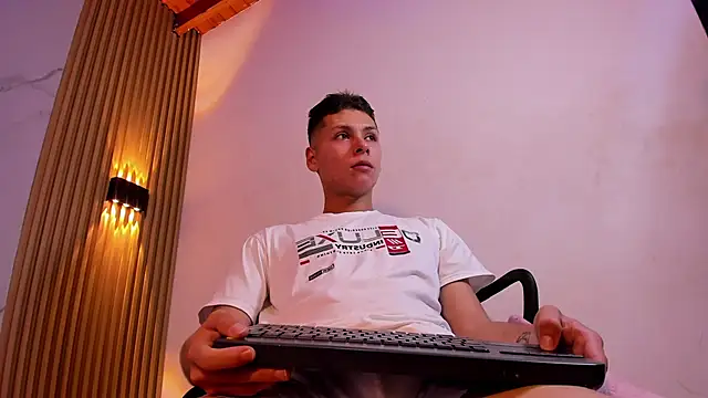 IM ANGELPRESTON online show from May 6, 11:37 am