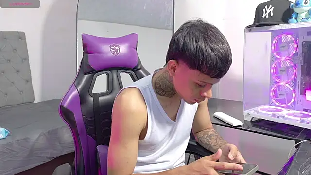 Masterjustin4444 online show from April 27, 7:56 pm