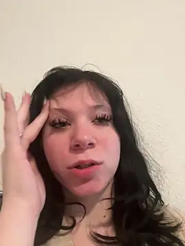 kaygbbmama online show from April 29, 1:37 pm