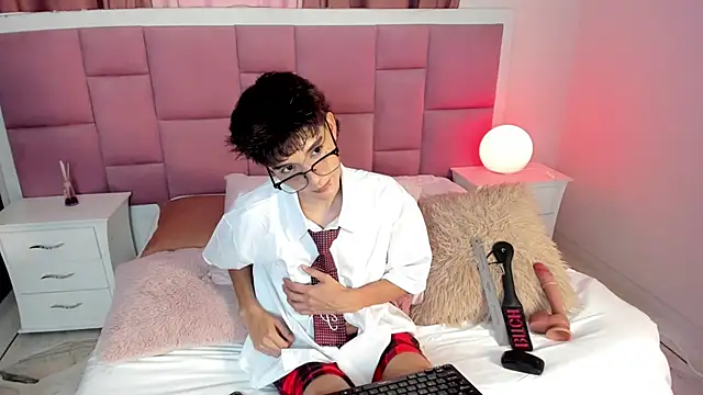 Snapshot of christopher_robin4 chatting on June 26, 7:29 pm christopher robin4 online show from June 26, 7:29 pm