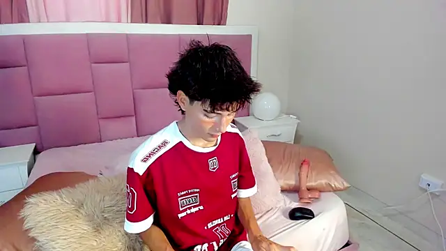 Snapshot of christopher_robin4 chatting on July 8, 7:40 pm christopher robin4 online show from July 8, 7:40 pm