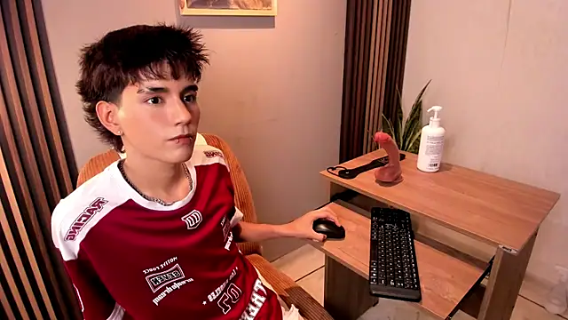 Snapshot of christopher_robin4 chatting on July 17, 7:30 pm christopher robin4 online show from July 17, 7:30 pm