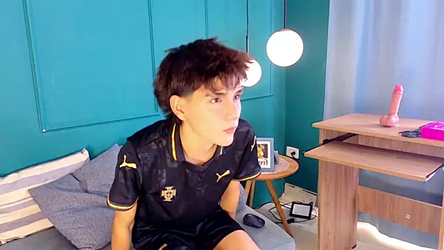 Snapshot of christopher_robin4 chatting on July 27, 7:32 pm christopher robin4 online show from July 27, 7:32 pm