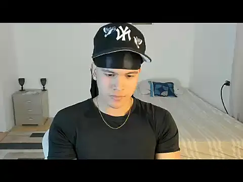 Snapshot of sant_wahlberg chatting on June 2, 11:51 pm sant wahlberg online show from June 2, 11:51 pm