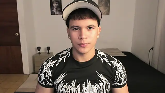 Snapshot of sant_wahlberg chatting on August 5, 10:55 pm sant wahlberg online show from August 5, 10:55 pm