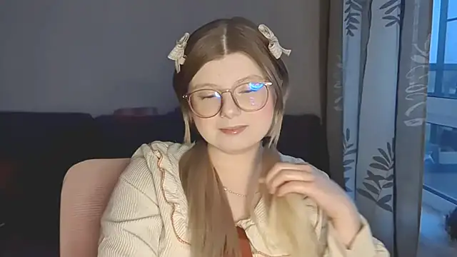 Snapshot of YukiBlush chatting on May 8, 4:12 pm YukiBlush online show from May 8, 4:12 pm
