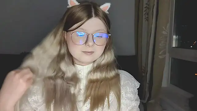 Snapshot of YukiBlush chatting on May 12, 8:06 pm YukiBlush online show from May 12, 8:06 pm