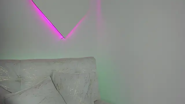 LiaCampbell  online show from May 13, 9:55 pm