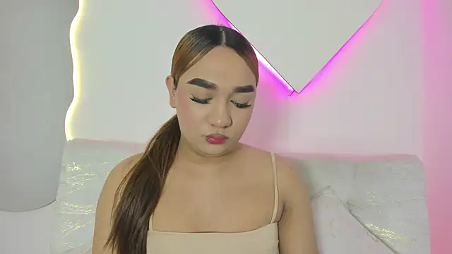 LiaCampbell  online show from June 15, 8:55 pm